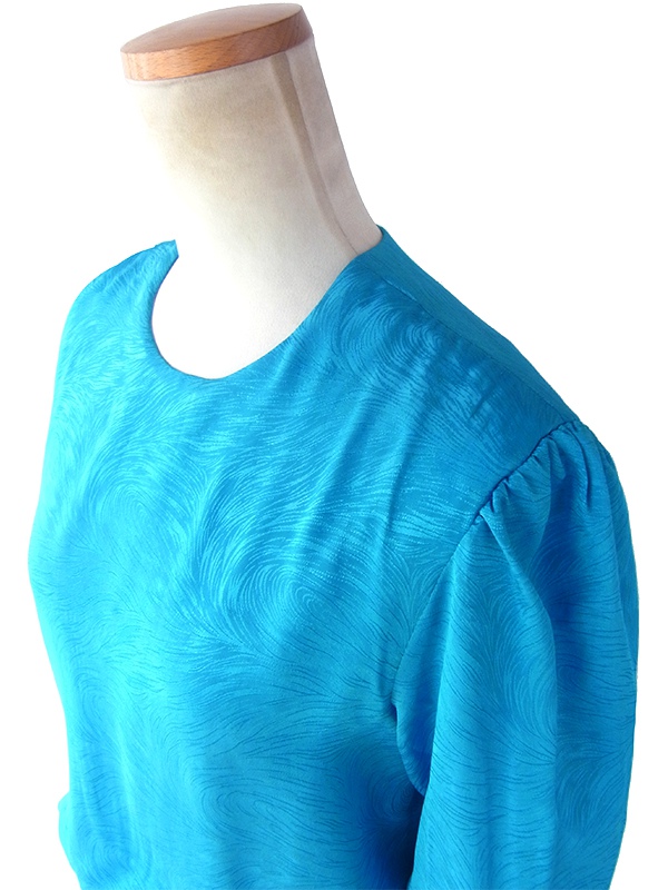 ヨーロッパ古着 70年代カナダ製 ターコイズブルー X 波模様が浮かぶシルク風生地 ドレス 19BS214