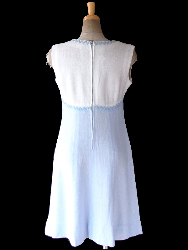 ヨーロッパ古着 フランス買い付け 60年代製 ホワイト X やわらかな水色 山道テープ ヴィンテージ ワンピース 19FC001