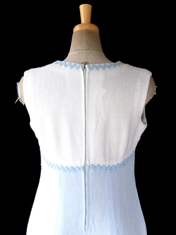 ヨーロッパ古着 フランス買い付け 60年代製 ホワイト X やわらかな水色 山道テープ ヴィンテージ ワンピース 19FC001