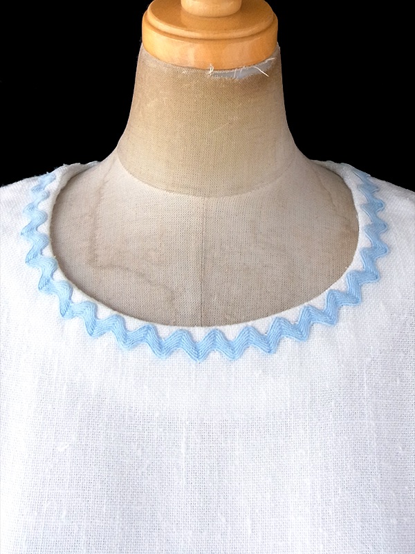 ヨーロッパ古着 フランス買い付け 60年代製 ホワイト X やわらかな水色 山道テープ ヴィンテージ ワンピース 19FC001