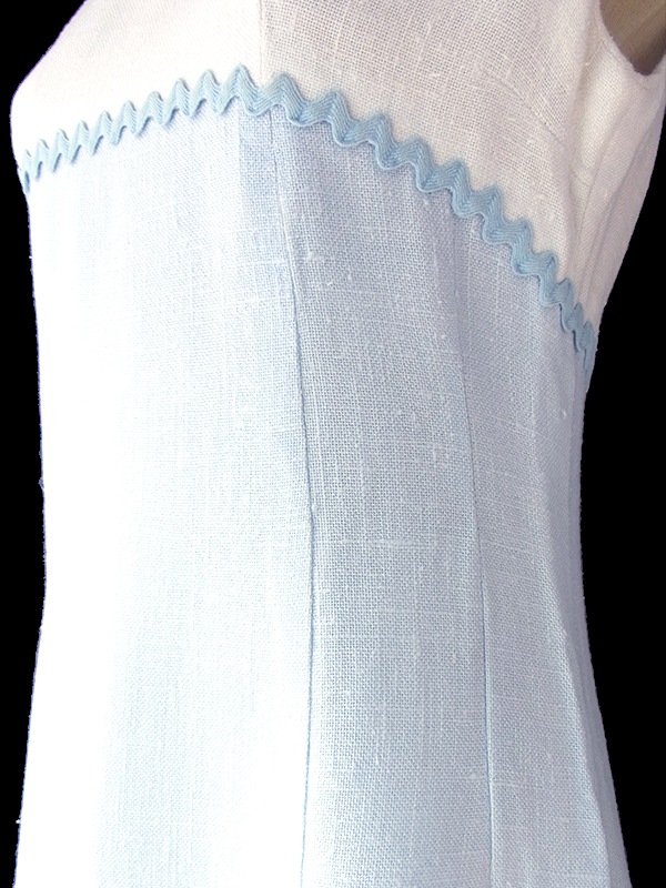 ヨーロッパ古着 フランス買い付け 60年代製 ホワイト X やわらかな水色 山道テープ ヴィンテージ ワンピース 19FC001