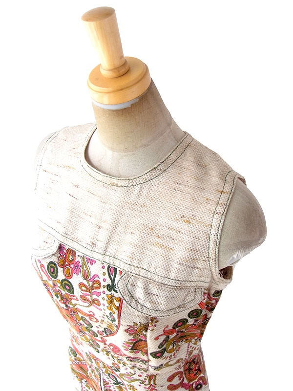 ヨーロッパ古着 フランス買い付け 60年代製 ベージュ X レッド・グリーン・ゴールド オリエンタル柄 フロントジップ ワンピース 19FC104