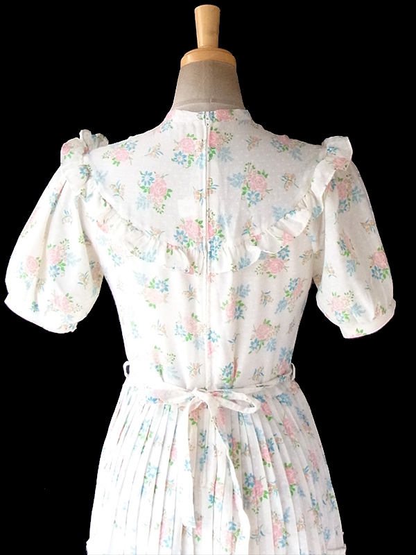 ヨーロッパ古着 フランス買い付け 60年代製 オフホワイト X ホワイト水玉・パステルカラー花柄 共布ベルト付き ワンピース 19FC203