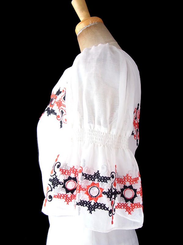 ヨーロッパ古着 ロンドン買い付け 60年代製 ホワイト X レッド・ブラック刺繍 パフスリーブ マキシ ワンピース 19OM1007