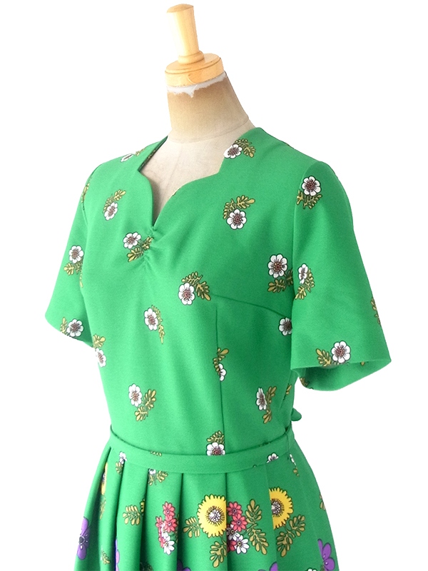 ヨーロッパ古着 ロンドン買い付け 70年代製 グリーン X カラフル レトロ花柄 共布ベルト付き プリーツ ワンピース 20BS010