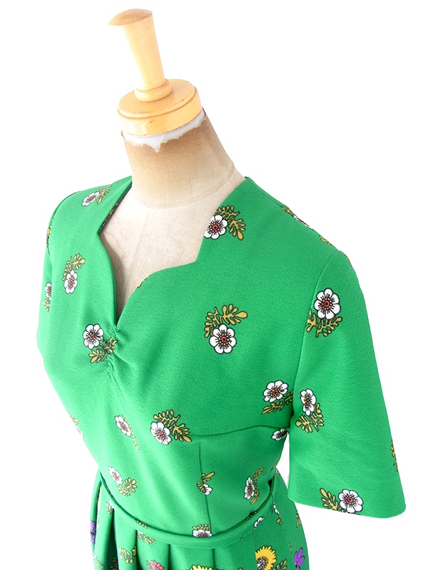 ヨーロッパ古着 ロンドン買い付け 70年代製 グリーン X カラフル レトロ花柄 共布ベルト付き プリーツ ワンピース 20BS010