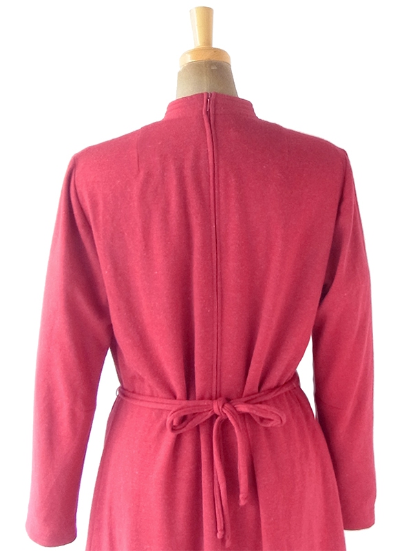 ヨーロッパ古着 ロンドン買い付け 70年代製 ボルドー X 肩口に型押しオーナメント 共布ベルト付き ワンピース 20BS114