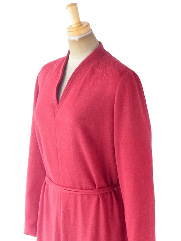 ヨーロッパ古着 ロンドン買い付け 60年代製 ボルドー X 肩口に型押しオーナメント 共布ベルト付き ワンピース 20BS114