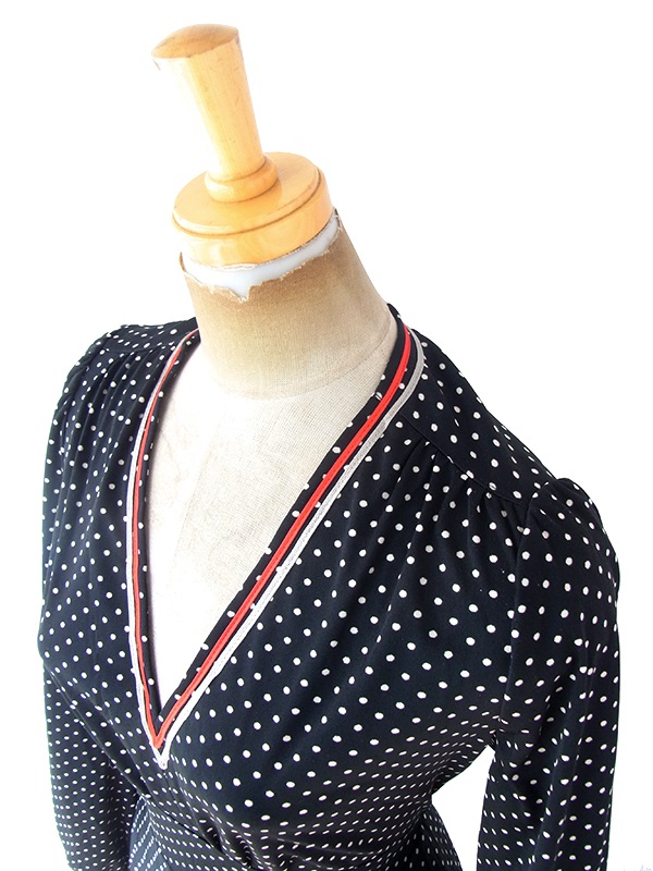 ヨーロッパ古着 ロンドン買い付け 70年代製 モノトーン X 水玉 レッド・グレイ テープ プリーツ ワンピース 20BS213