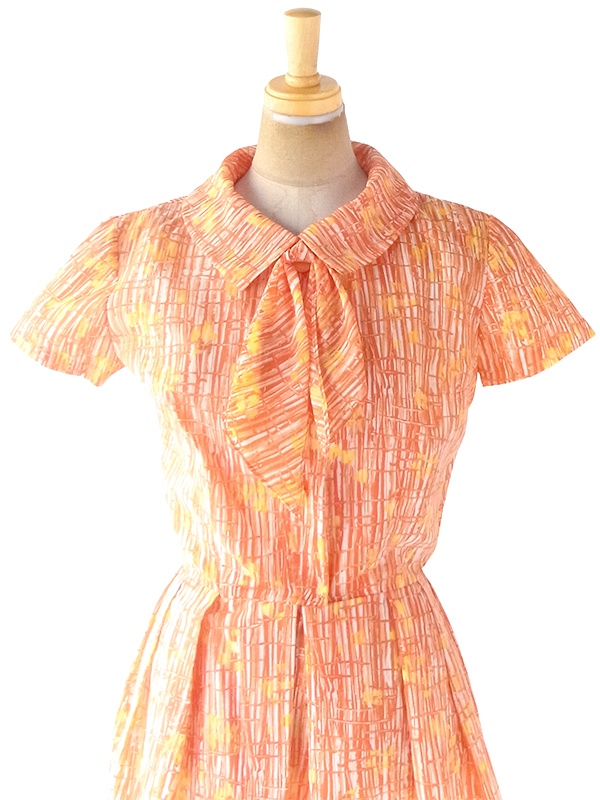 ヨーロッパ古着 70年代フランス製 オレンジ X レッド レトロ柄 ボウタイ プリーツ ワンピース 20FC010