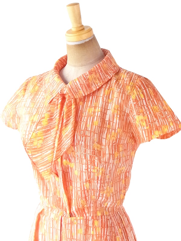 ヨーロッパ古着 70年代フランス製 オレンジ X レッド レトロ柄 ボウタイ プリーツ ワンピース 20FC010