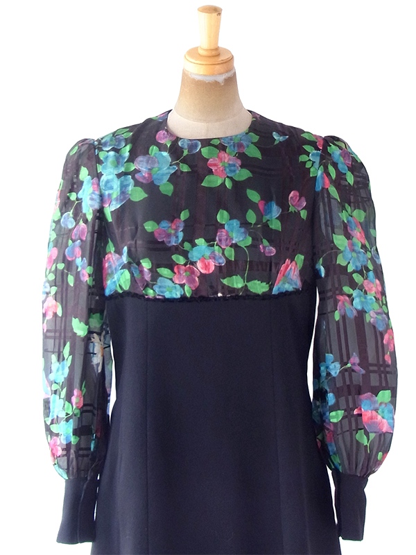 ヨーロッパ古着 フランス買い付け 70年代製 ブラック X カラフル花柄 切り返し 裾元フリンジ ヴィンテージ ワンピース 20FC309