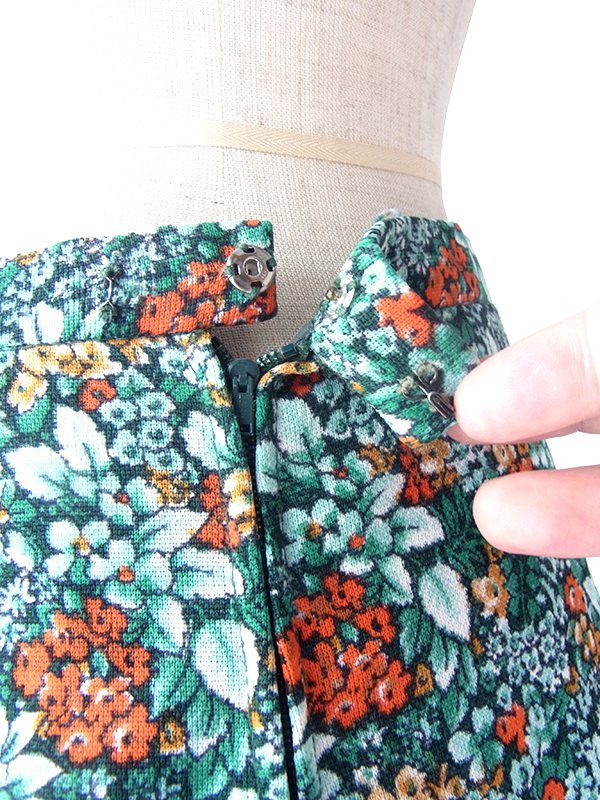 【ヨーロッパ古着】フランス買い付け 70年代製 グリーン X カラフル花柄 ヴィンテージ スカート 20FC414【おとなかわいい】