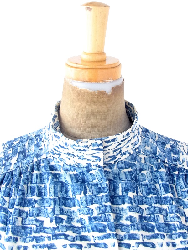 ヨーロッパ古着 フランス買い付け 70年代製 ホワイト X ブルー レトロ柄 ヴィンテージ ワンピース 20FC508