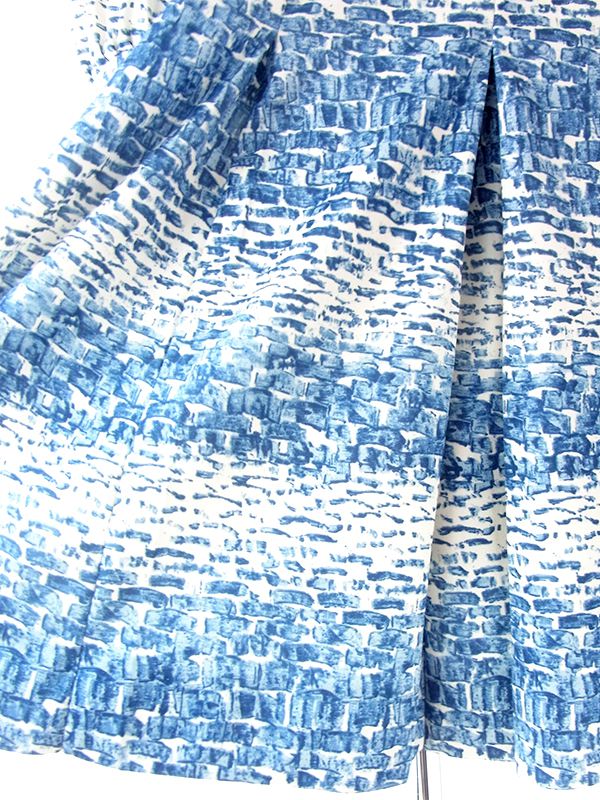 ヨーロッパ古着 フランス買い付け 70年代製 ホワイト X ブルー レトロ柄 ヴィンテージ ワンピース 20FC508