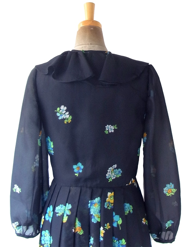 ヨーロッパ古着 フランス買い付け 70年代製 ブラック X カラフル花柄 贅沢プリーツ ヴィンテージ ワンピース 20FC512