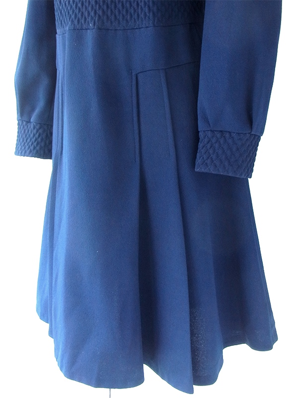 ヨーロッパ古着 フランス買い付け 70年代製 ロイヤルブルー X ステッチで生地を膨らまえた ワンピース 20FC608