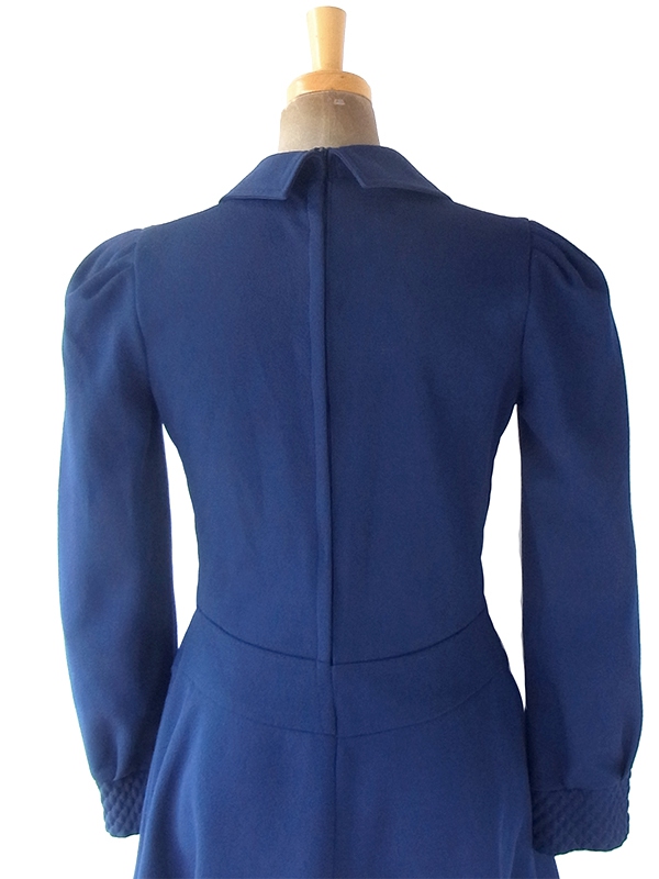 ヨーロッパ古着 フランス買い付け 70年代製 ロイヤルブルー X ステッチで生地を膨らまえた ワンピース 20FC608