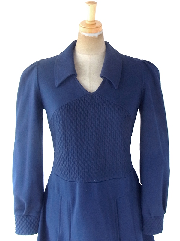 ヨーロッパ古着 フランス買い付け 70年代製 ロイヤルブルー X ステッチで生地を膨らまえた ワンピース 20FC608