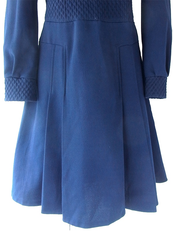 ヨーロッパ古着 フランス買い付け 70年代製 ロイヤルブルー X ステッチで生地を膨らまえた ワンピース 20FC608