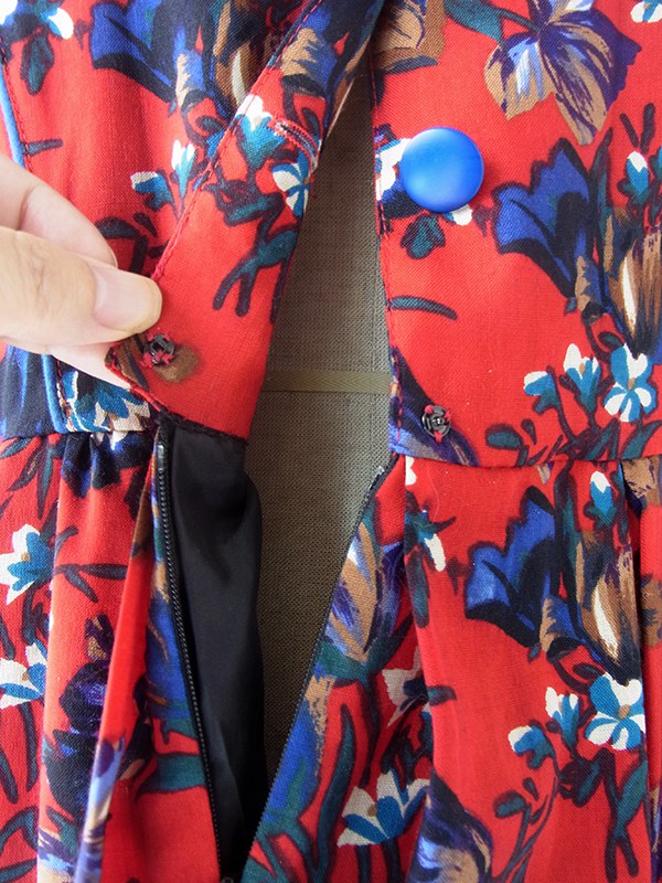 ヨーロッパ古着 フランス製 レッド X カラフル花柄 ブルーパイピング ヴィンテージ プリーツ ワンピース 20FC613