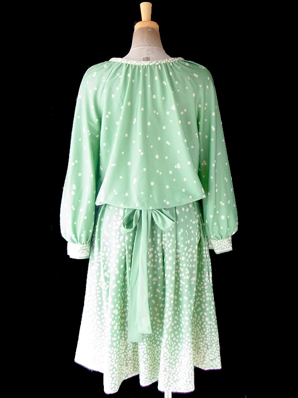 ヨーロッパ古着 フランス買い付け 70年代製 若草色 X オフホワイト 水玉 共布ベルト付き プリーツ ワンピース 20FC615