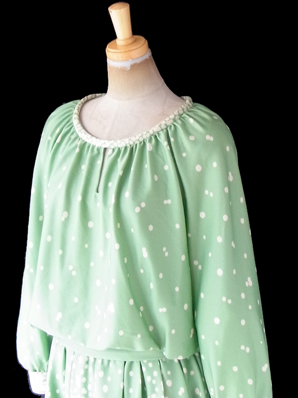 ヨーロッパ古着 フランス買い付け 70年代製 若草色 X オフホワイト 水玉 共布ベルト付き プリーツ ワンピース 20FC615