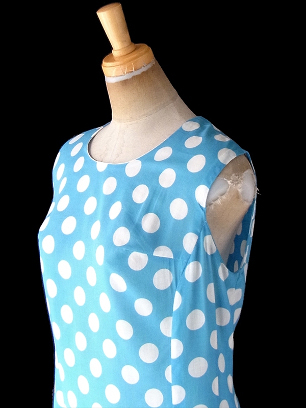 ヨーロッパ古着 ロンドン買い付け 60年代製 水色 X ホワイト 水玉 裾元プリーツ ヴィンテージ ワンピース 20OM113