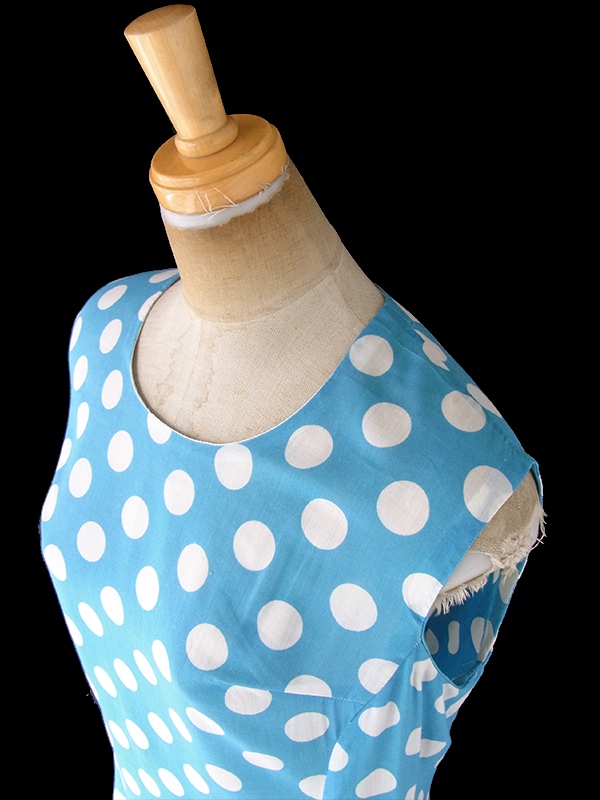 ヨーロッパ古着 ロンドン買い付け 60年代製 水色 X ホワイト 水玉 裾元プリーツ ヴィンテージ ワンピース 20OM113