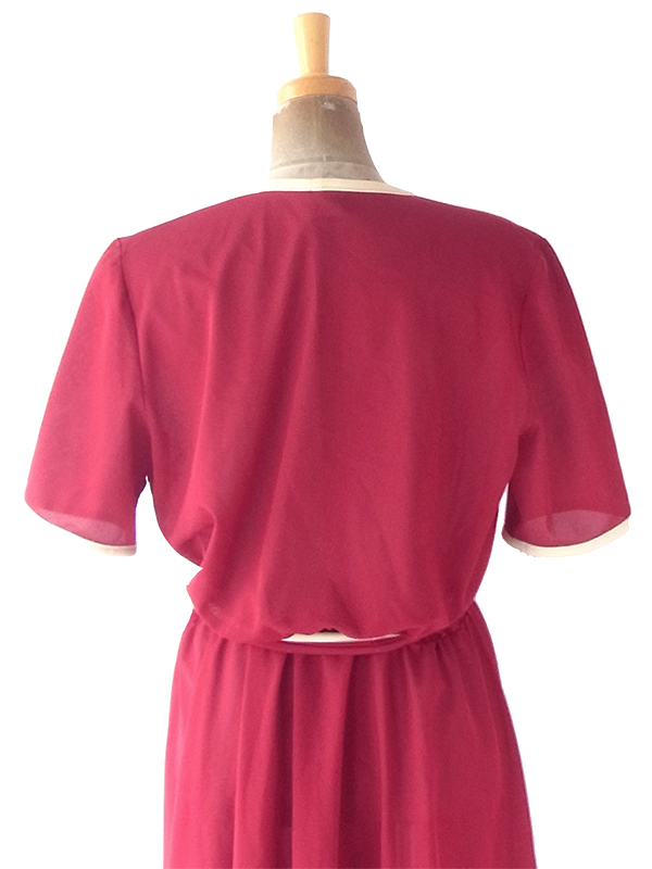 ヨーロッパ古着 ロンドン買い付け 70年代製 バーガンディー X アイボリー アンブレラプリーツ 共布ベルト付き ワンピース 21BS202