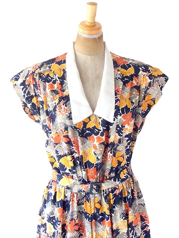 ヨーロッパ古着 フランス買い付け 70年代製 ブルー X カラフル花柄 ホワイト襟 共布ベルト付き ワンピース 21FC108