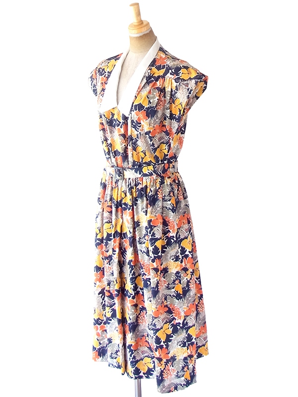 ヨーロッパ古着 フランス買い付け 70年代製 ブルー X カラフル花柄 ホワイト襟 共布ベルト付き ワンピース 21FC108