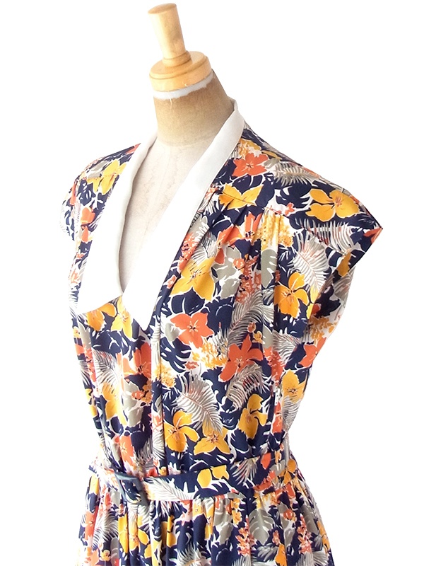 ヨーロッパ古着 フランス買い付け 70年代製 ブルー X カラフル花柄 ホワイト襟 共布ベルト付き ワンピース 21FC108