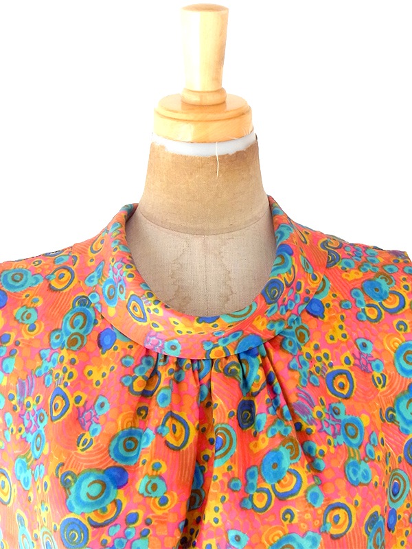 ヨーロッパ古着 フランス買い付け 60年代製 オレンジ X カラフル レトロ柄 控えめな光沢を帯びた生地 ワンピース 21FC114