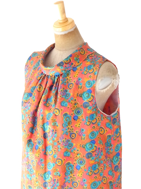 ヨーロッパ古着 フランス買い付け 60年代製 オレンジ X カラフル レトロ柄 控えめな光沢を帯びた生地 ワンピース 21FC114