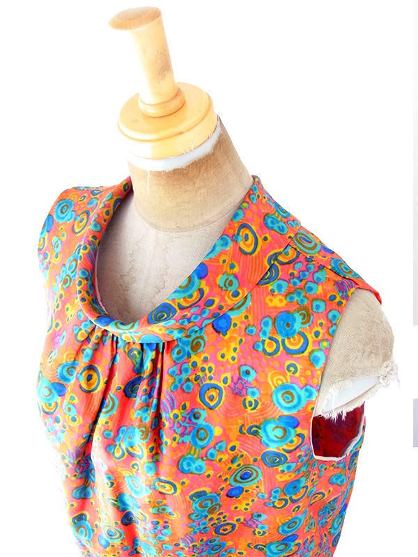 ヨーロッパ古着 フランス買い付け 60年代製 オレンジ X カラフル レトロ柄 控えめな光沢を帯びた生地 ワンピース 21FC114