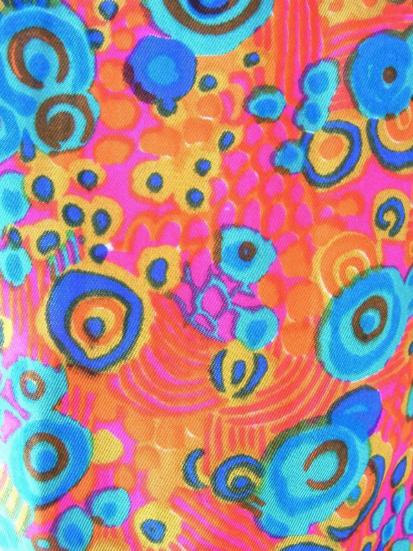 ヨーロッパ古着 フランス買い付け 60年代製 オレンジ X カラフル レトロ柄 控えめな光沢を帯びた生地 ワンピース 21FC114