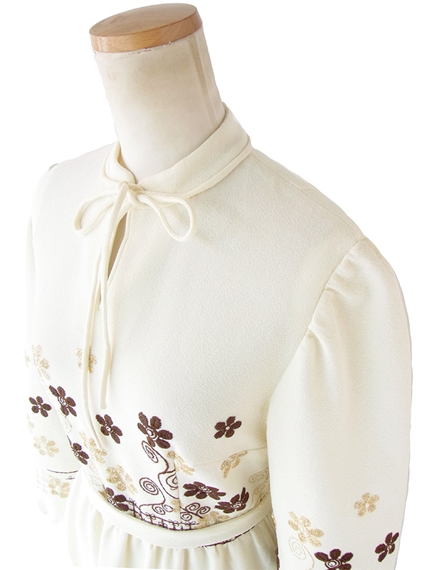 ヨーロッパ古着 ロンドン買い付け 70年代製 アイボリー X ブラウン・ゴールド 刺繍 共布ベルト ワンピース 21OM509