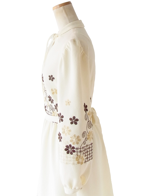 ヨーロッパ古着 ロンドン買い付け 70年代製 アイボリー X ブラウン・ゴールド 刺繍 共布ベルト ワンピース 21OM509