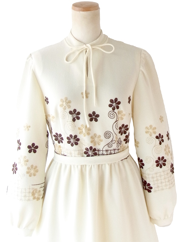 ヨーロッパ古着 ロンドン買い付け 70年代製 アイボリー X ブラウン・ゴールド 刺繍 共布ベルト ワンピース 21OM509