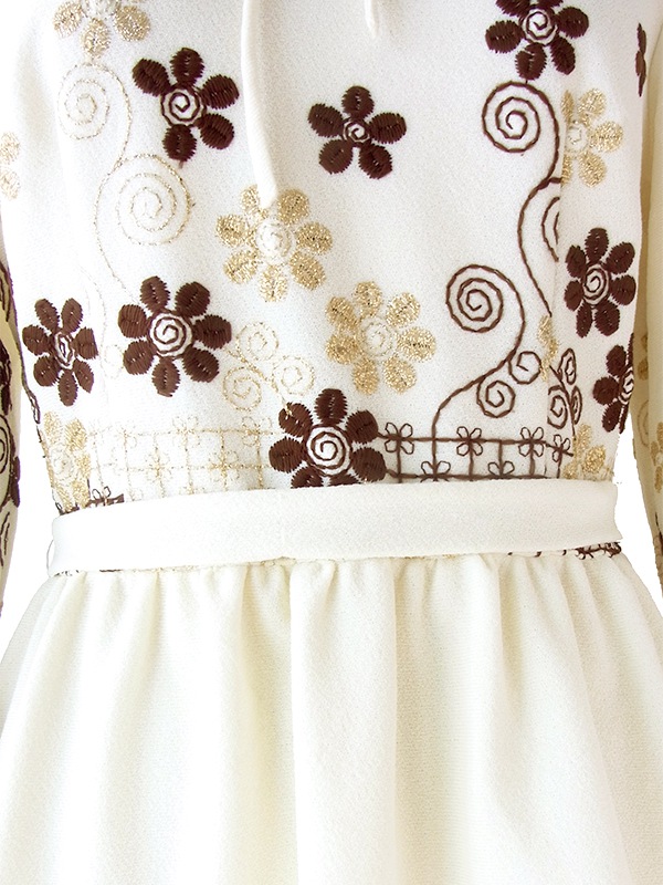 ヨーロッパ古着 ロンドン買い付け 70年代製 アイボリー X ブラウン・ゴールド 刺繍 共布ベルト ワンピース 21OM509