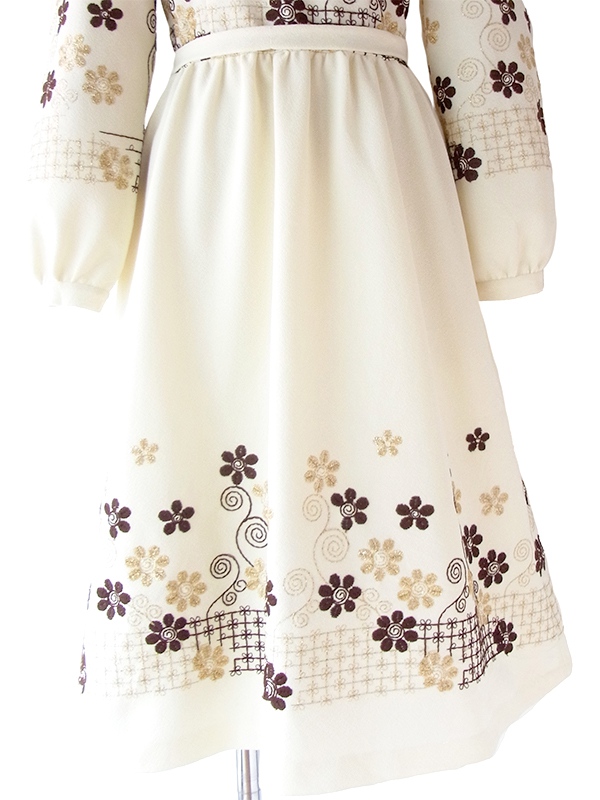 ヨーロッパ古着 ロンドン買い付け 70年代製 アイボリー X ブラウン・ゴールド 刺繍 共布ベルト ワンピース 21OM509