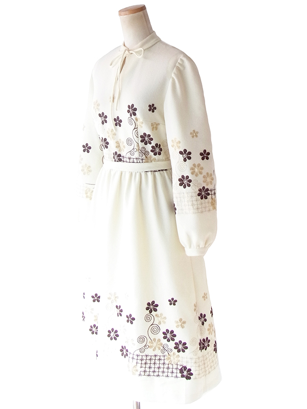 ヨーロッパ古着 ロンドン買い付け 70年代製 アイボリー X ブラウン・ゴールド 刺繍 共布ベルト ワンピース 21OM509