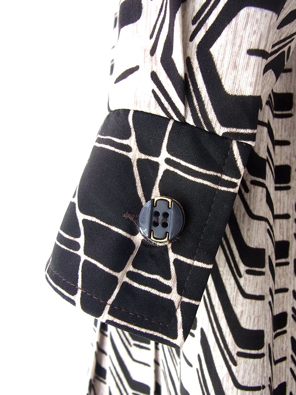 【ヨーロッパ古着】ロンドン買い付け 70年代製 オフホワイト X ブラック レトロ柄 ヴィンテージ プリーツ ワンピース 21OM709