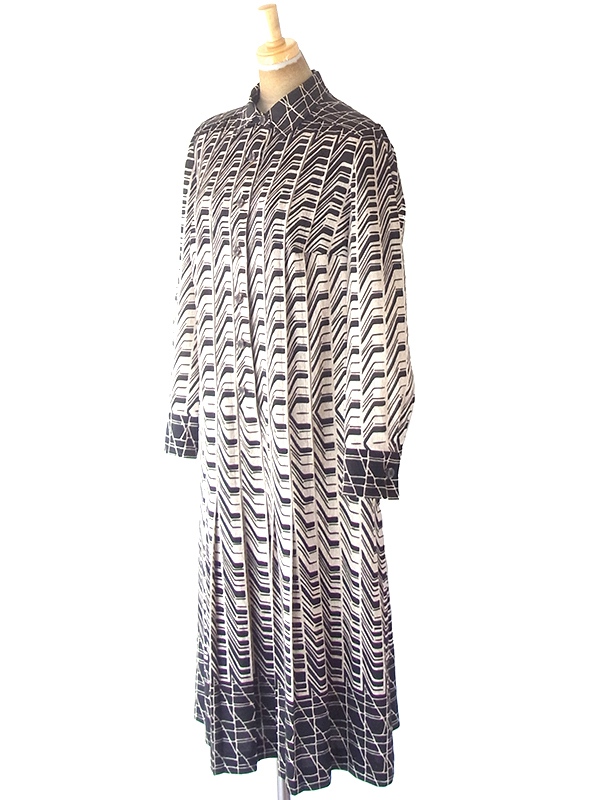 【ヨーロッパ古着】ロンドン買い付け 70年代製 オフホワイト X ブラック レトロ柄 ヴィンテージ プリーツ ワンピース 21OM709