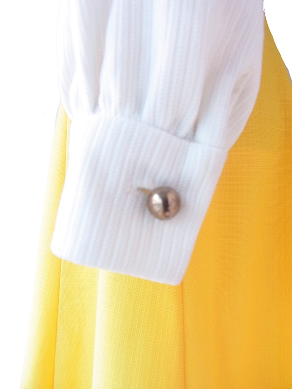 ロンドン買い付け 70年代製 ホワイト X イエロー・ブルー 腕部生地切り返し ベルト付き ワンピース 21OM910