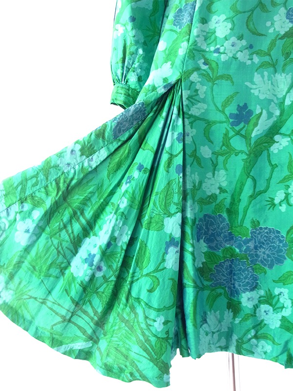 ヨーロッパ古着 ロンドン買い付け 70年代製 エメラルドグリーン X あじさい柄 ドレープデザイン ワンピース 22BS000