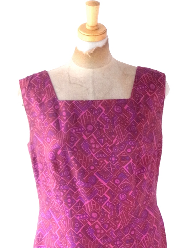 ヨーロッパ古着 ロンドン買い付け 光沢のあるバーガンディー X アフリカ風プリント ヴィンテージ ワンピース 22BS103