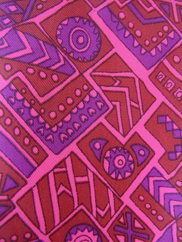 ヨーロッパ古着 ロンドン買い付け 光沢のあるバーガンディー X アフリカ風プリント ヴィンテージ ワンピース 22BS103
