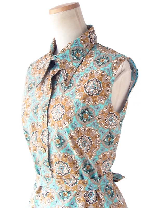 ヨーロッパ古着 フランス買い付け 60年代製 ターコイズブルー X ゴールド メダリオン柄 共布ベルト付き ヴィンテージ ワンピース 22FC016